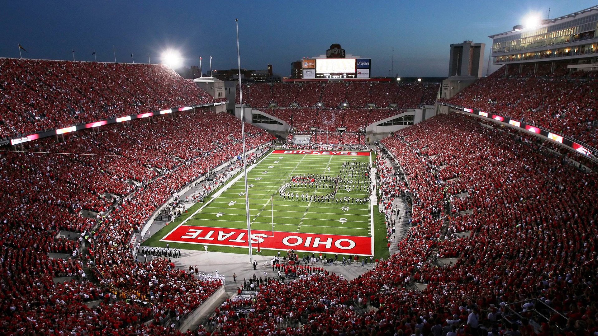 冠军选手转身出水动作连贯性极高，转身快的球员